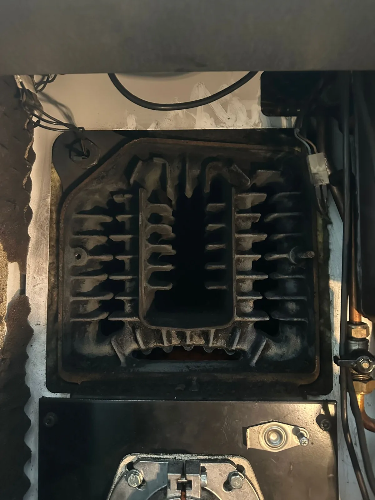 Intercambiador de caldera de gasoil tras limpieza completa