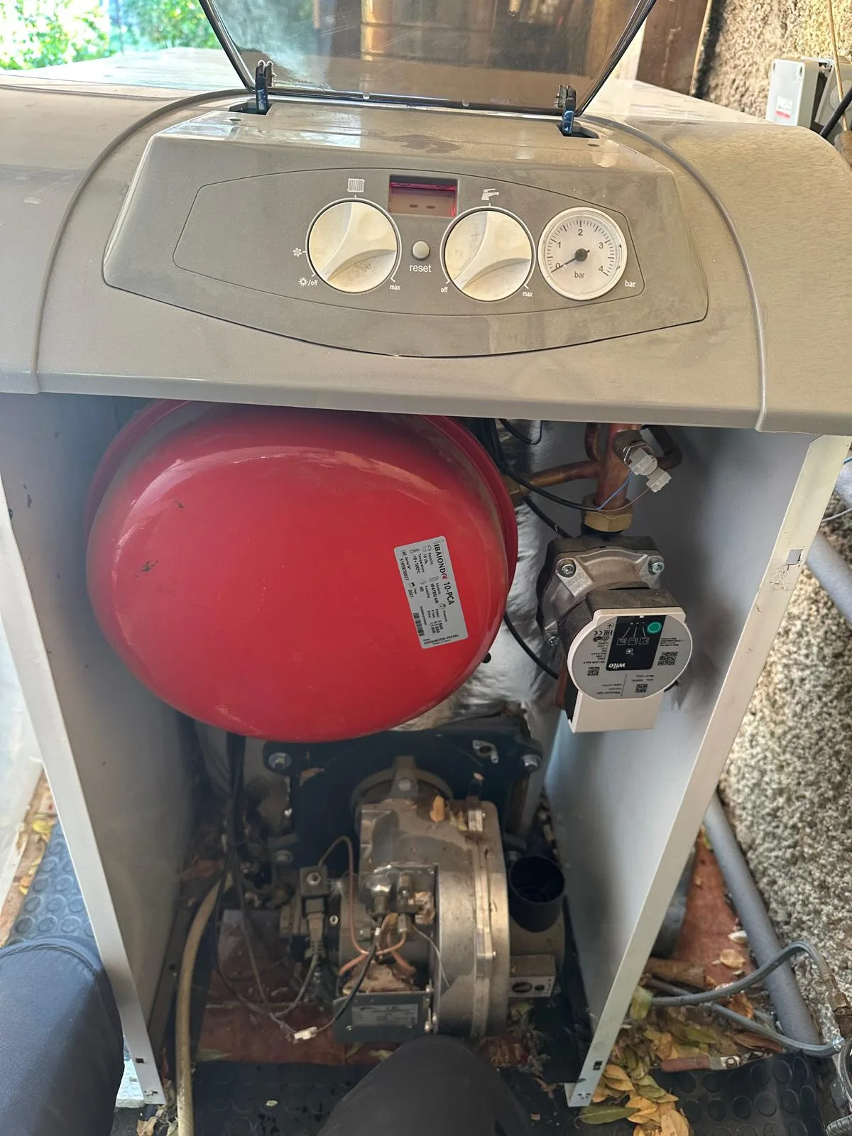 Revisión completa de caldera de gasoil de suelo abierta